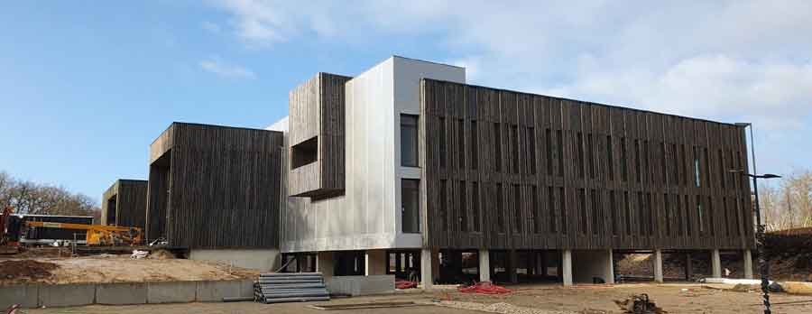 Siège de Picard Surgelés, à Fontainebleau avec son bardage en bois 