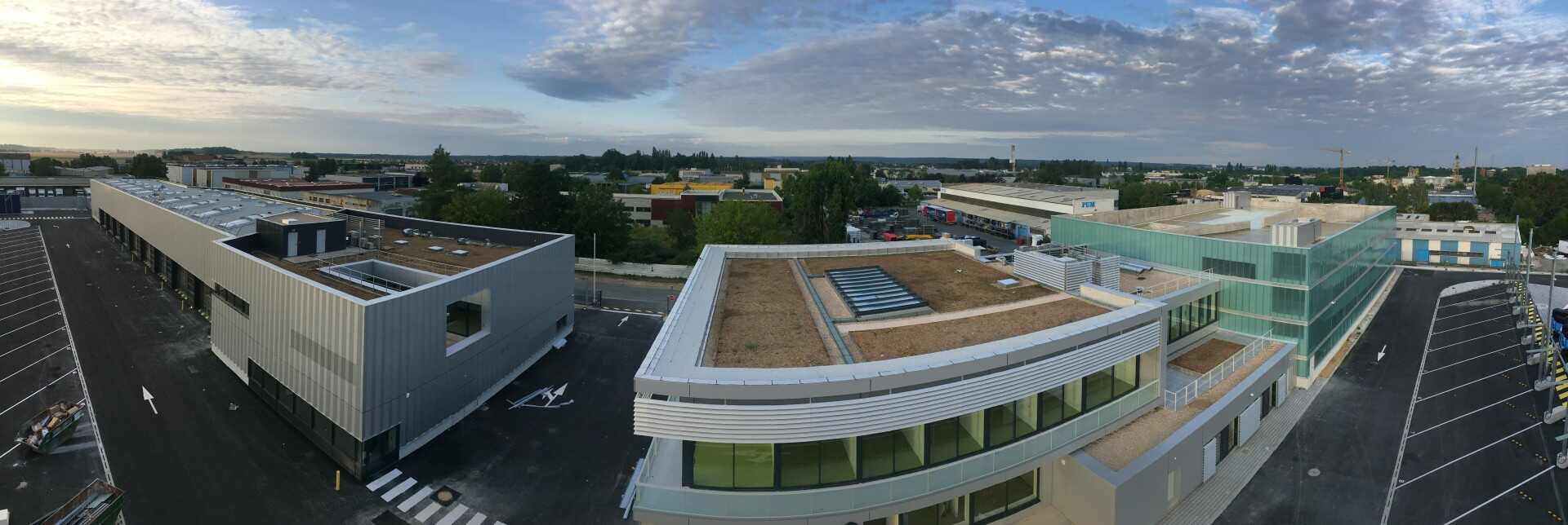 Vue panoramique des 3 bâtiments du dépôt de bus de Vaux-le-Pénil